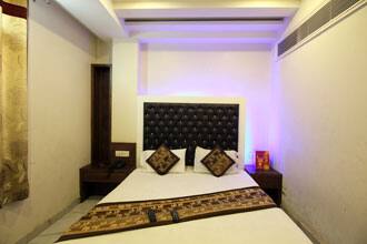 Hotel Safron, New Delhi 5